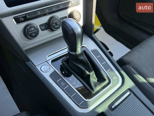 Синий Фольксваген Пассат, объемом двигателя 1.6 л и пробегом 197 тыс. км за 17500 $, фото 19 на Automoto.ua