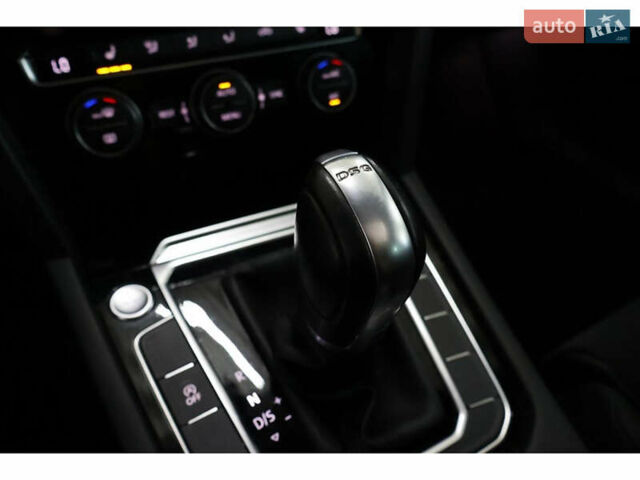 Синий Фольксваген Пассат, объемом двигателя 1.6 л и пробегом 220 тыс. км за 19500 $, фото 14 на Automoto.ua