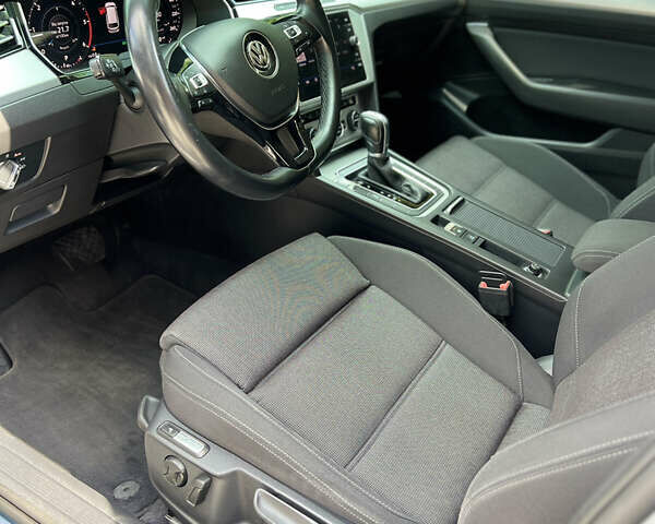 Синий Фольксваген Пассат, объемом двигателя 1.97 л и пробегом 287 тыс. км за 15950 $, фото 27 на Automoto.ua