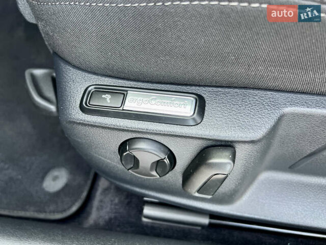 Синий Фольксваген Пассат, объемом двигателя 1.97 л и пробегом 287 тыс. км за 15950 $, фото 16 на Automoto.ua