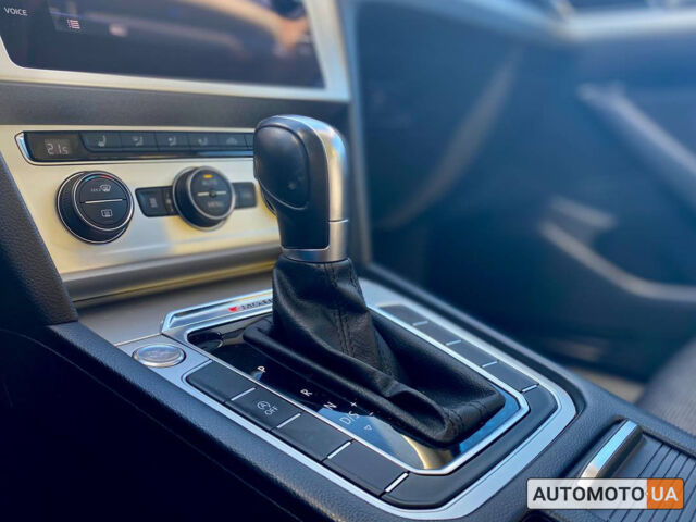 Синій Фольксваген Пассат, об'ємом двигуна 2 л та пробігом 231 тис. км за 17700 $, фото 16 на Automoto.ua