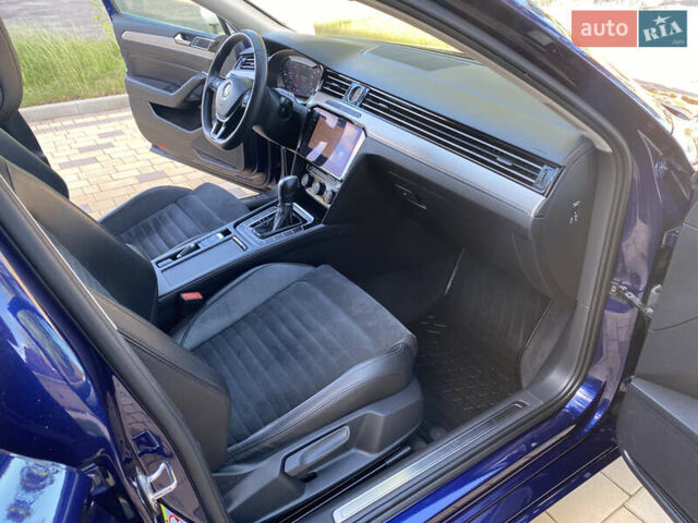 Синий Фольксваген Пассат, объемом двигателя 2 л и пробегом 300 тыс. км за 16900 $, фото 24 на Automoto.ua