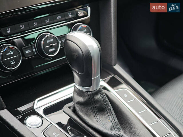 Фольксваген Пассат 2018 в Луцке на Automoto.ua Синий Фольксваген Пассат, объемом двигателя 2 л и пробегом 127 тыс. км за 24999 $, фото 43 на Automoto.ua