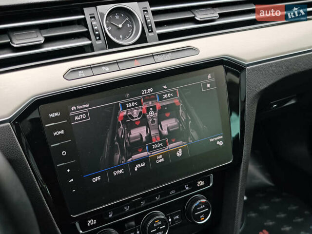 Фольксваген Пассат 2018 в Луцке на Automoto.ua Синий Фольксваген Пассат, объемом двигателя 2 л и пробегом 127 тыс. км за 24999 $, фото 37 на Automoto.ua