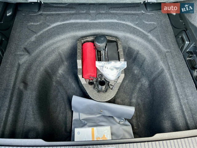 Синий Фольксваген Пассат, объемом двигателя 1.97 л и пробегом 287 тыс. км за 15950 $, фото 21 на Automoto.ua