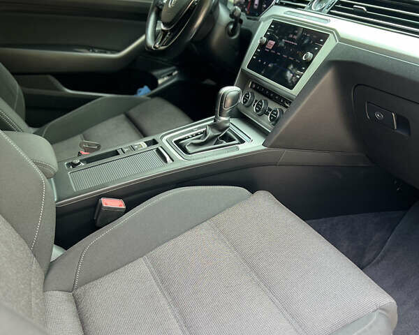 Синий Фольксваген Пассат, объемом двигателя 1.97 л и пробегом 287 тыс. км за 15950 $, фото 30 на Automoto.ua