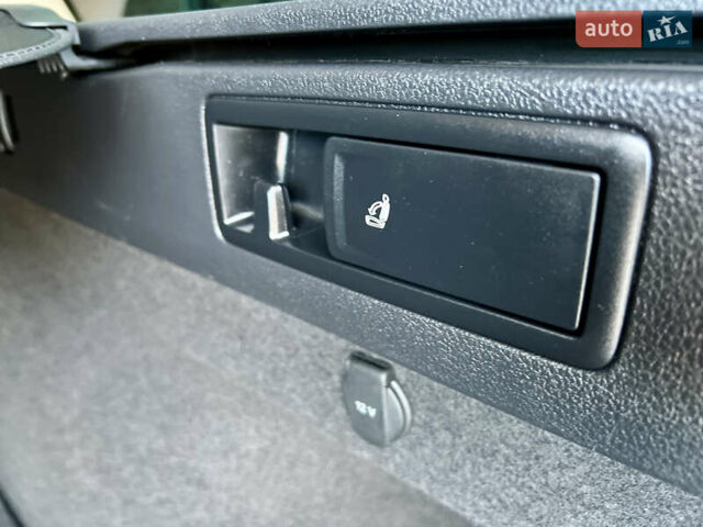 Синий Фольксваген Пассат, объемом двигателя 1.97 л и пробегом 287 тыс. км за 15950 $, фото 18 на Automoto.ua