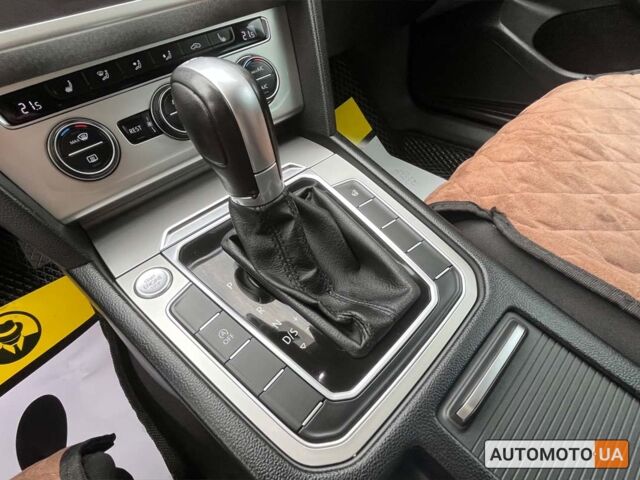 Синій Фольксваген Пассат, об'ємом двигуна 2 л та пробігом 248 тис. км за 17200 $, фото 13 на Automoto.ua