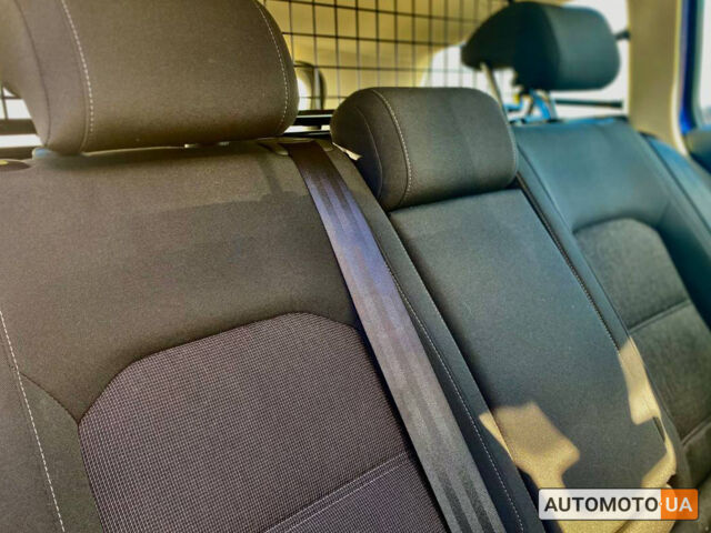 Синій Фольксваген Пассат, об'ємом двигуна 2 л та пробігом 231 тис. км за 17700 $, фото 24 на Automoto.ua