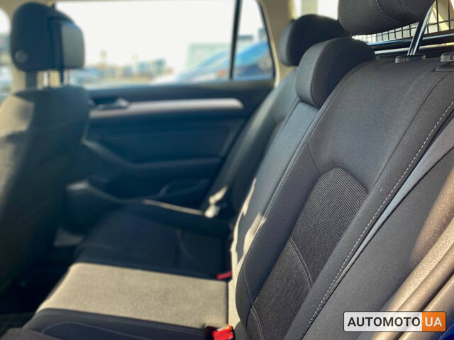 Синій Фольксваген Пассат, об'ємом двигуна 2 л та пробігом 231 тис. км за 17700 $, фото 22 на Automoto.ua