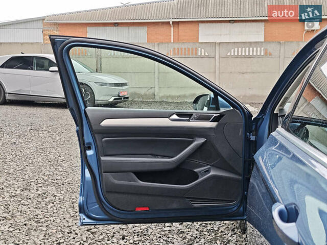 Фольксваген Пассат 2018 в Луцке на Automoto.ua Синий Фольксваген Пассат, объемом двигателя 2 л и пробегом 127 тыс. км за 24999 $, фото 19 на Automoto.ua