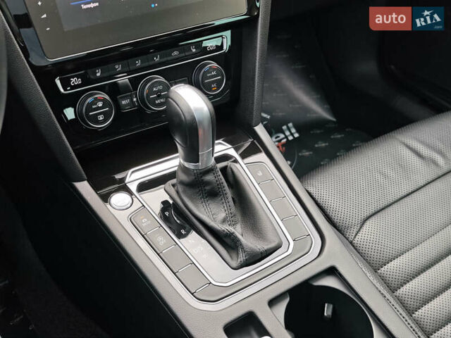 Фольксваген Пассат 2018 в Луцке на Automoto.ua Синий Фольксваген Пассат, объемом двигателя 2 л и пробегом 127 тыс. км за 24999 $, фото 44 на Automoto.ua