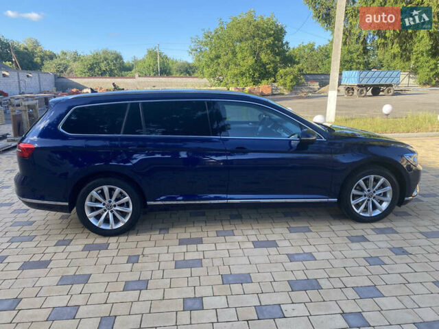 Синий Фольксваген Пассат, объемом двигателя 2 л и пробегом 300 тыс. км за 16900 $, фото 3 на Automoto.ua