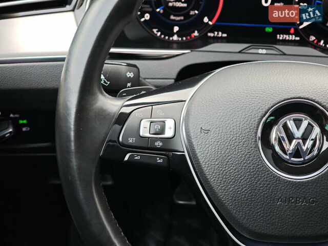 Фольксваген Пассат 2018 в Луцке на Automoto.ua Синий Фольксваген Пассат, объемом двигателя 2 л и пробегом 127 тыс. км за 24999 $, фото 26 на Automoto.ua