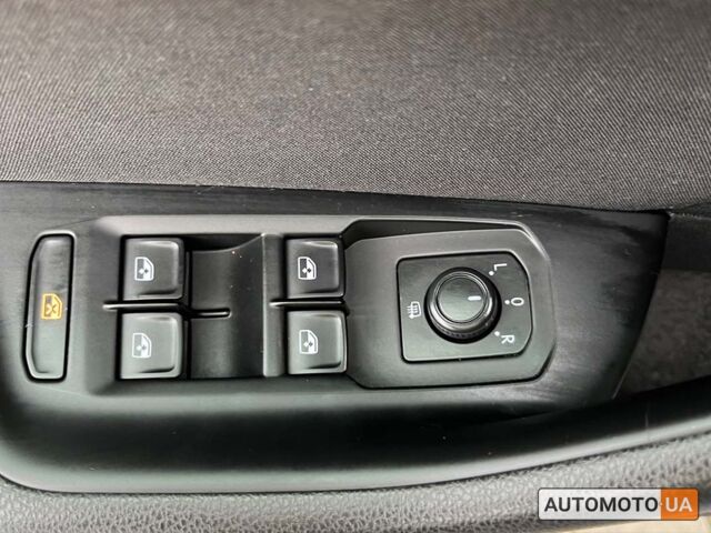 Синій Фольксваген Пассат, об'ємом двигуна 2 л та пробігом 248 тис. км за 17200 $, фото 8 на Automoto.ua