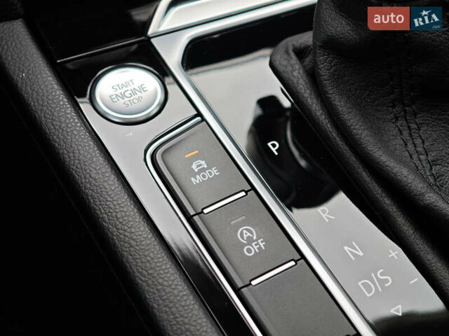 Фольксваген Пассат 2018 в Луцке на Automoto.ua Синий Фольксваген Пассат, объемом двигателя 2 л и пробегом 127 тыс. км за 24999 $, фото 45 на Automoto.ua