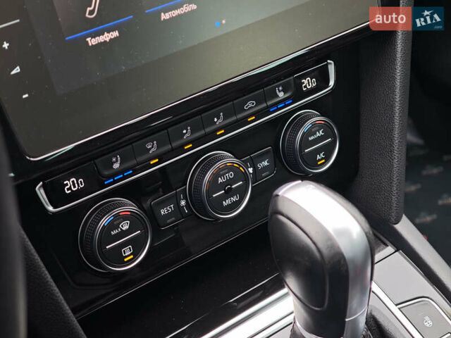 Фольксваген Пассат 2018 в Луцке на Automoto.ua Синий Фольксваген Пассат, объемом двигателя 2 л и пробегом 127 тыс. км за 24999 $, фото 42 на Automoto.ua