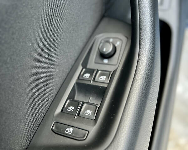 Синий Фольксваген Пассат, объемом двигателя 1.97 л и пробегом 287 тыс. км за 15950 $, фото 20 на Automoto.ua