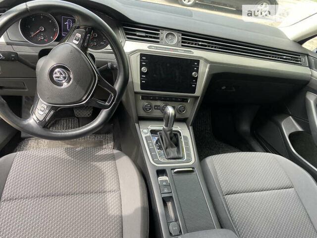 Синий Фольксваген Пассат, объемом двигателя 2 л и пробегом 183 тыс. км за 20000 $, фото 4 на Automoto.ua