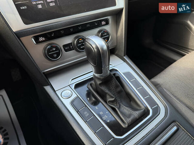 Синий Фольксваген Пассат, объемом двигателя 2 л и пробегом 222 тыс. км за 16999 $, фото 46 на Automoto.ua