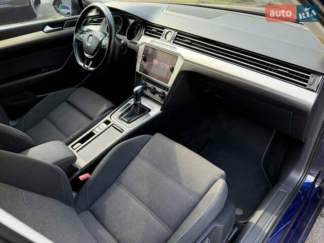 Синий Фольксваген Пассат, объемом двигателя 2 л и пробегом 222 тыс. км за 16999 $, фото 43 на Automoto.ua