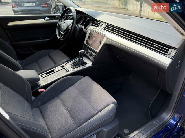 Синий Фольксваген Пассат, объемом двигателя 2 л и пробегом 222 тыс. км за 16999 $, фото 42 на Automoto.ua