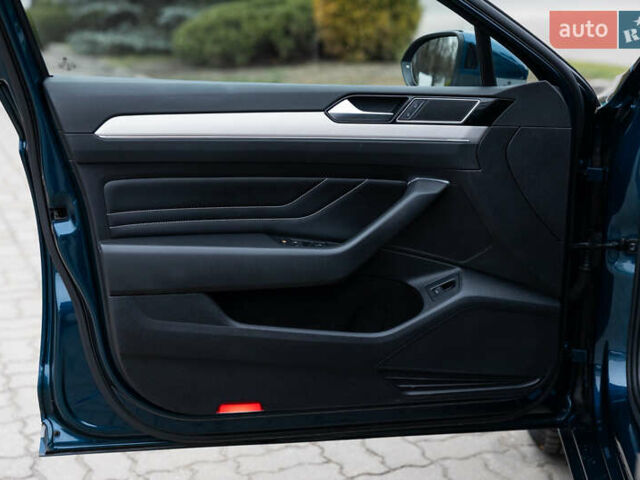 Синий Фольксваген Пассат, объемом двигателя 2 л и пробегом 213 тыс. км за 25300 $, фото 25 на Automoto.ua