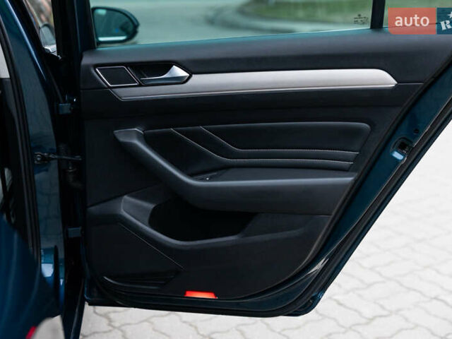 Синий Фольксваген Пассат, объемом двигателя 2 л и пробегом 213 тыс. км за 25300 $, фото 76 на Automoto.ua