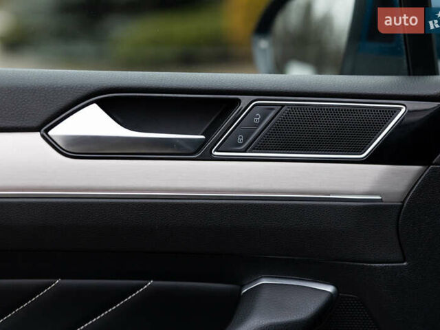 Синий Фольксваген Пассат, объемом двигателя 2 л и пробегом 213 тыс. км за 25300 $, фото 26 на Automoto.ua