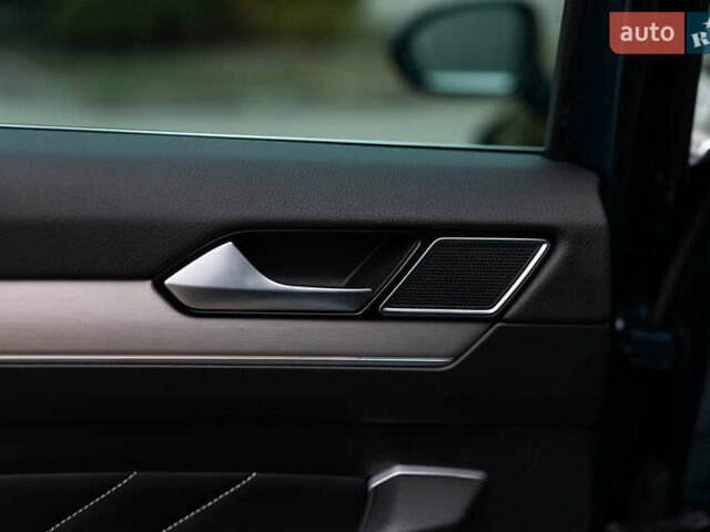 Синий Фольксваген Пассат, объемом двигателя 2 л и пробегом 213 тыс. км за 25300 $, фото 83 на Automoto.ua