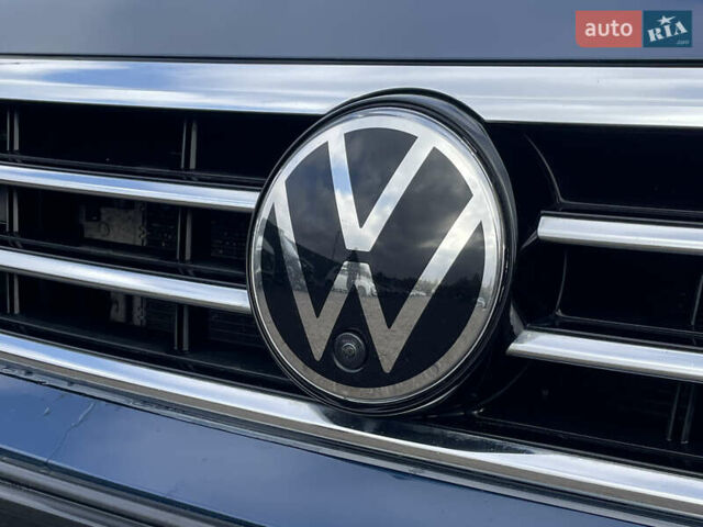 Синий Фольксваген Пассат, объемом двигателя 2 л и пробегом 154 тыс. км за 28439 $, фото 14 на Automoto.ua