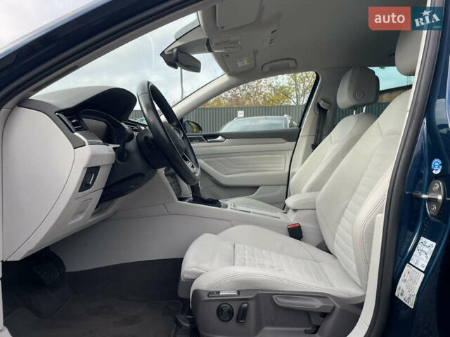 Синий Фольксваген Пассат, объемом двигателя 2 л и пробегом 154 тыс. км за 28439 $, фото 22 на Automoto.ua