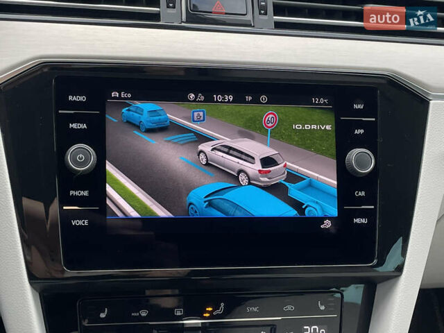 Синий Фольксваген Пассат, объемом двигателя 2 л и пробегом 154 тыс. км за 28439 $, фото 60 на Automoto.ua