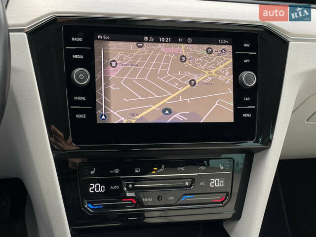 Синий Фольксваген Пассат, объемом двигателя 2 л и пробегом 154 тыс. км за 28439 $, фото 54 на Automoto.ua