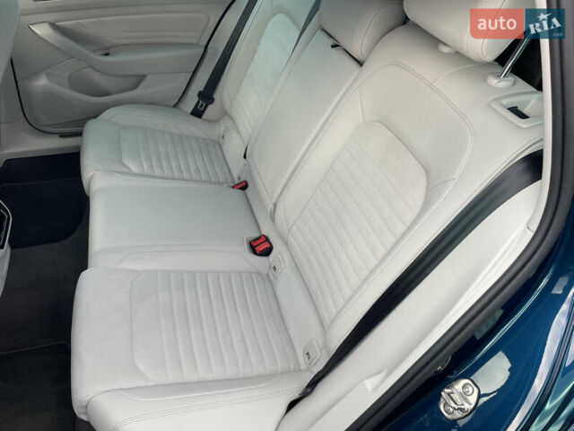 Синий Фольксваген Пассат, объемом двигателя 2 л и пробегом 154 тыс. км за 28439 $, фото 30 на Automoto.ua