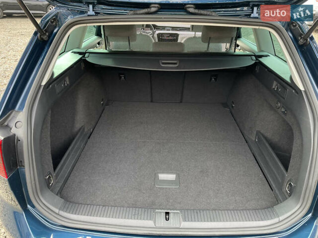 Синий Фольксваген Пассат, объемом двигателя 2 л и пробегом 154 тыс. км за 28439 $, фото 34 на Automoto.ua