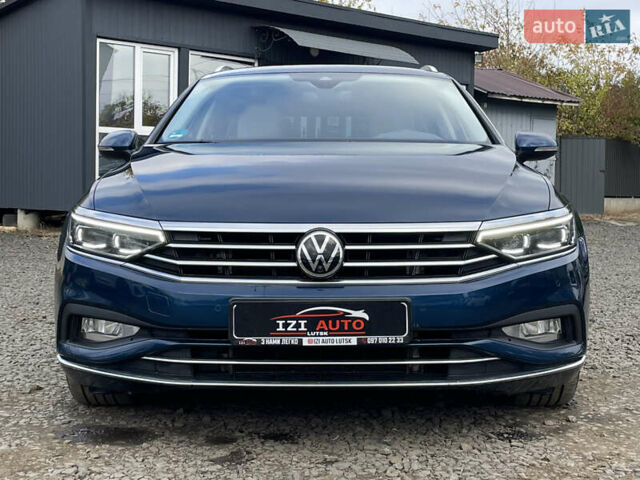 Синий Фольксваген Пассат, объемом двигателя 2 л и пробегом 154 тыс. км за 28439 $, фото 1 на Automoto.ua