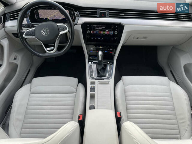 Синий Фольксваген Пассат, объемом двигателя 2 л и пробегом 154 тыс. км за 28439 $, фото 44 на Automoto.ua