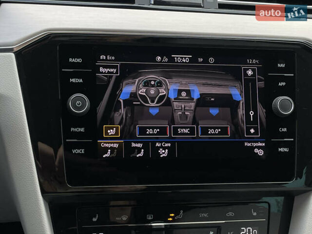 Синий Фольксваген Пассат, объемом двигателя 2 л и пробегом 154 тыс. км за 28439 $, фото 67 на Automoto.ua