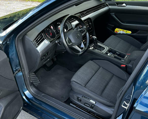 Синий Фольксваген Пассат, объемом двигателя 2 л и пробегом 193 тыс. км за 20800 $, фото 7 на Automoto.ua