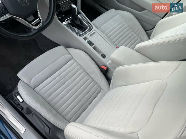 Синий Фольксваген Пассат, объемом двигателя 2 л и пробегом 154 тыс. км за 28439 $, фото 25 на Automoto.ua