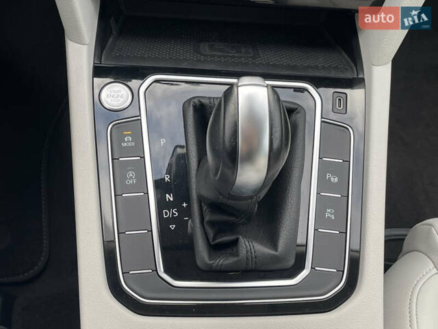 Синий Фольксваген Пассат, объемом двигателя 2 л и пробегом 154 тыс. км за 28439 $, фото 53 на Automoto.ua