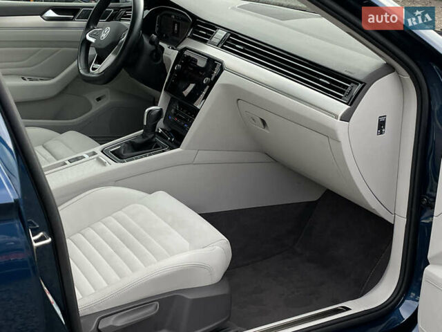 Синий Фольксваген Пассат, объемом двигателя 2 л и пробегом 154 тыс. км за 28439 $, фото 38 на Automoto.ua