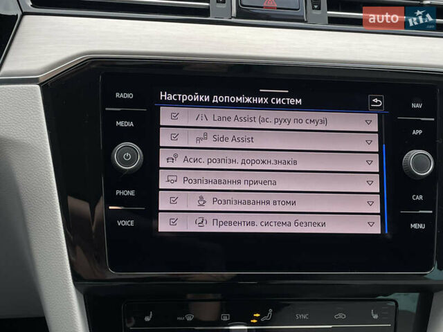 Синий Фольксваген Пассат, объемом двигателя 2 л и пробегом 154 тыс. км за 28439 $, фото 62 на Automoto.ua