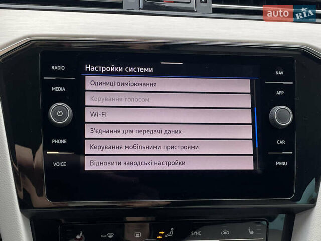 Синий Фольксваген Пассат, объемом двигателя 2 л и пробегом 154 тыс. км за 28439 $, фото 70 на Automoto.ua