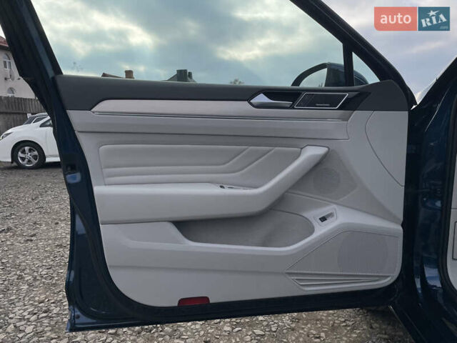 Синий Фольксваген Пассат, объемом двигателя 2 л и пробегом 154 тыс. км за 28439 $, фото 28 на Automoto.ua