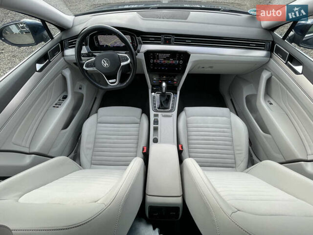 Синий Фольксваген Пассат, объемом двигателя 2 л и пробегом 154 тыс. км за 28439 $, фото 45 на Automoto.ua