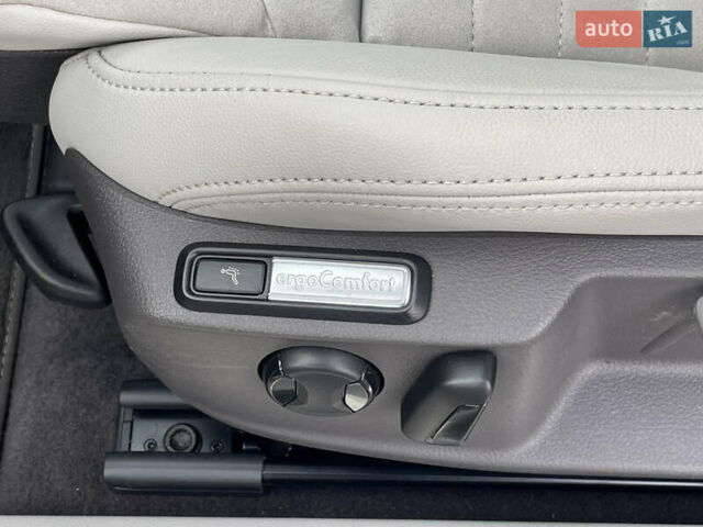 Синий Фольксваген Пассат, объемом двигателя 2 л и пробегом 154 тыс. км за 28439 $, фото 26 на Automoto.ua