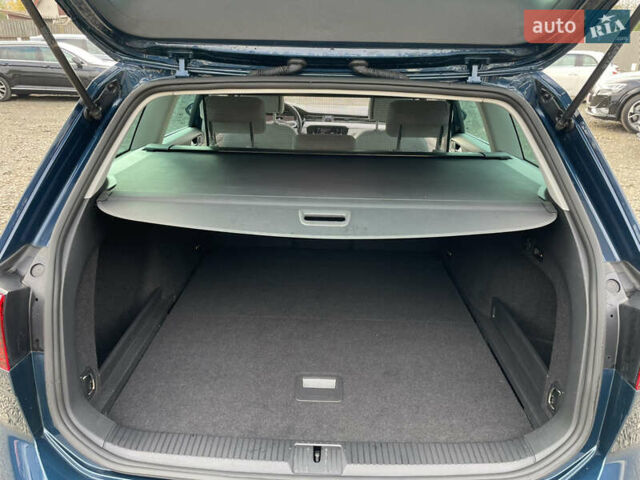 Синий Фольксваген Пассат, объемом двигателя 2 л и пробегом 154 тыс. км за 28439 $, фото 33 на Automoto.ua