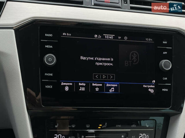 Синий Фольксваген Пассат, объемом двигателя 2 л и пробегом 154 тыс. км за 28439 $, фото 65 на Automoto.ua